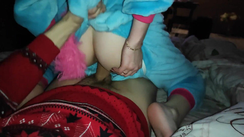 Taboo Room: Nevlastní bratr a nevlastní sestra mají sex před spaním - tabu