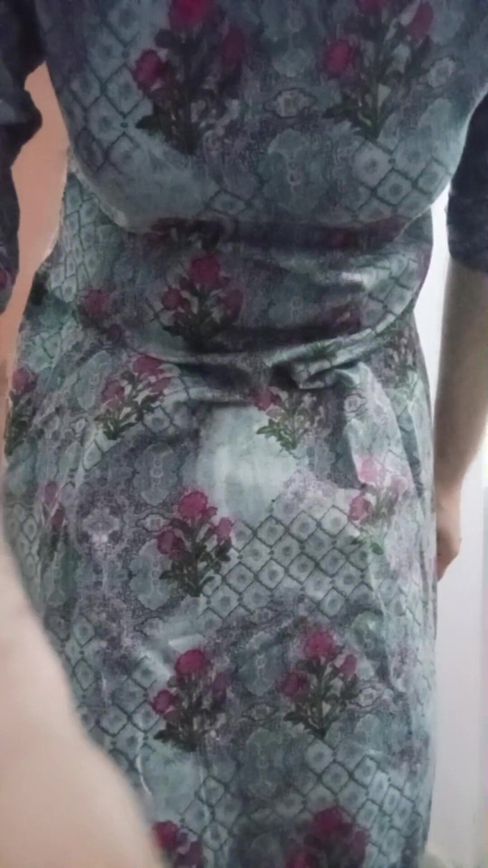 Gaurisissy: Indian Gay Crossdresser Gaurisissy arătând ca o gospodină în Salwar Kurta...