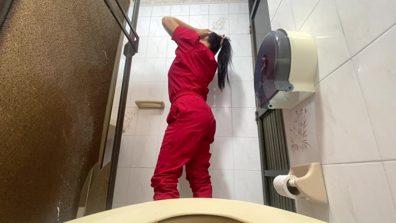 irina69star: Kamera tertangkap jururawat kencing di bilik air hospital (awek montel)