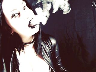 Goddess Misha Goldy: Goth darkside, fumage de coaching masturbatoire et taquinage