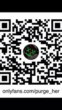 Podvádějící 18letá děvka kouří mého ptáka pod stolem.