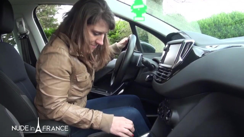 Nude in France: Melody se fait sodomiser par la grosse bite du mécanicien !