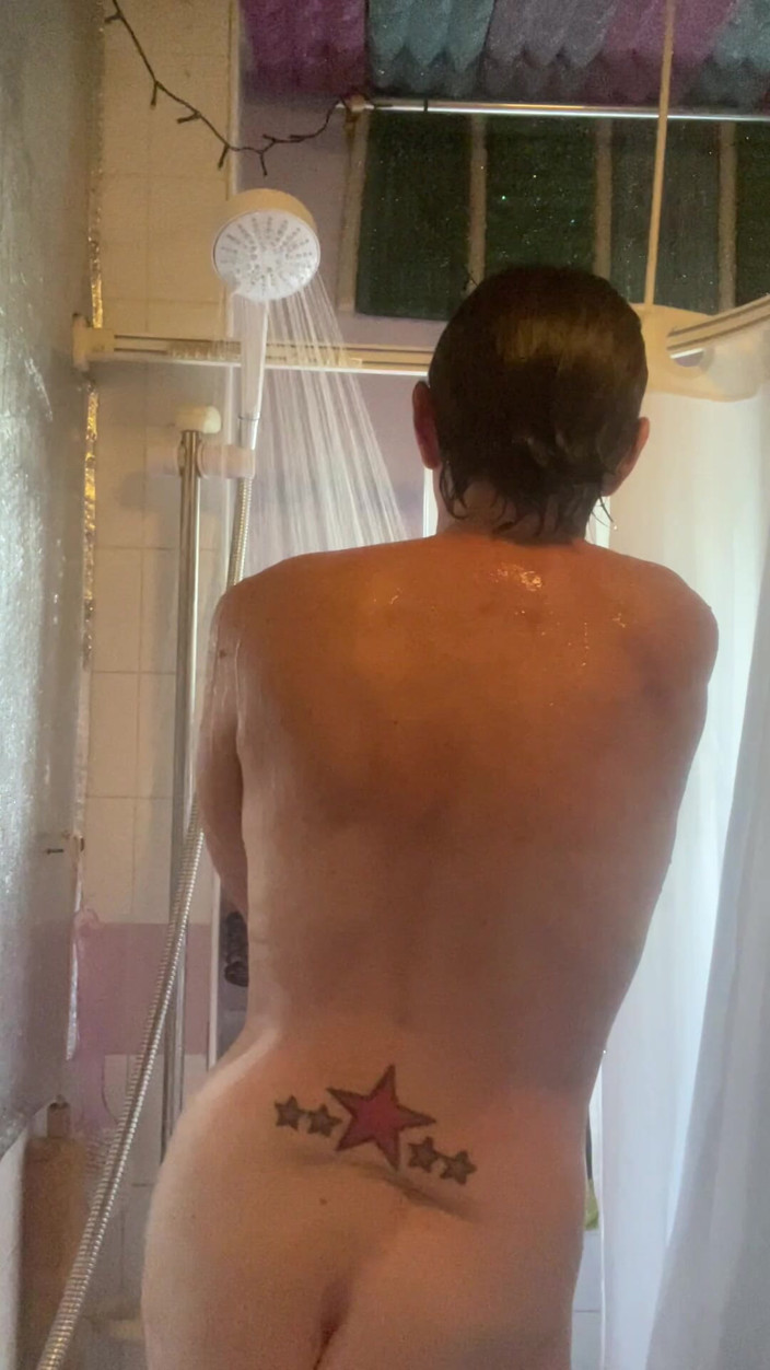 MistressWriggler: MILF Caliente Con Duchas De Tetas Perfectas Y Charlas Lejos...