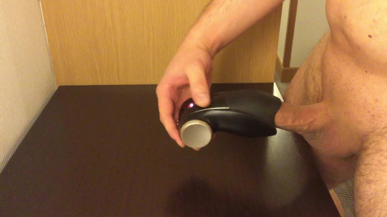 Anon0113: Trippel spermasprut i mitt hotellrum med fun factory glans vibrator