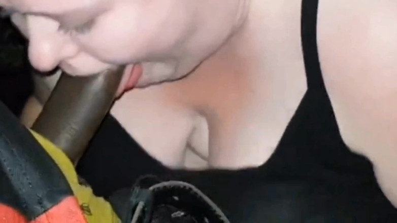 Real homemade BBW BBC porn: Kness'imde açık havada riskli sakso büyük zenci yarağıyla öğürüyor