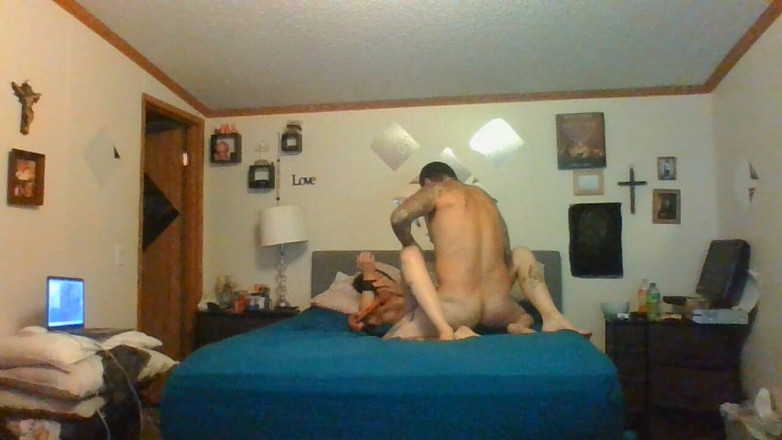 Satin Lady: 새 좋아하는 장난감의 첫 느낌을 받는 Satin Lady