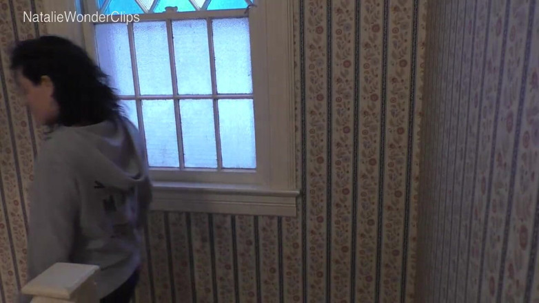 Natalie Wonder: Stiefmutters tabu tritt mit dir oben auf der treppe an