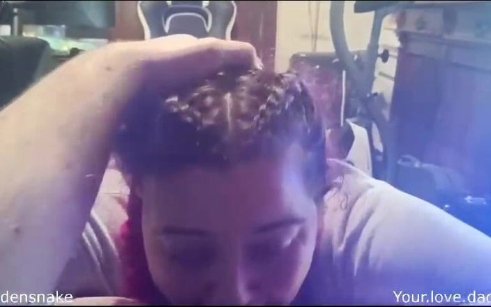 jayden snake: 给我爸爸最好的口交。他狠狠地操我！