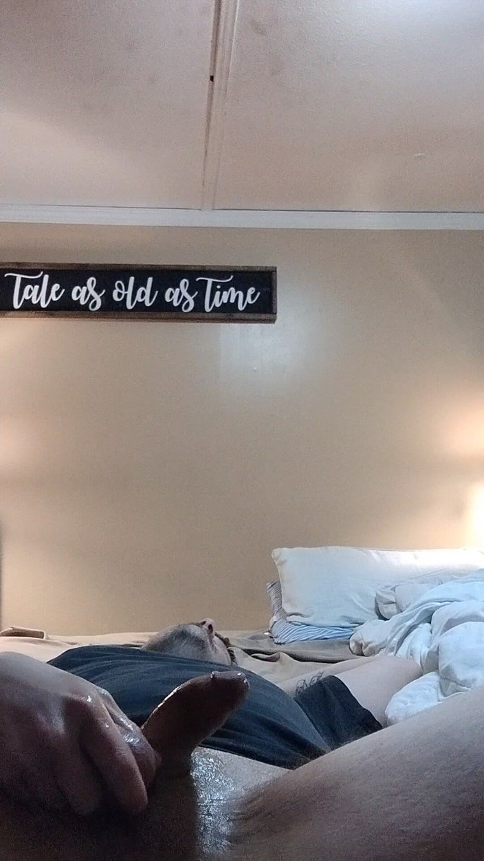 Mofarmer92: Mă gândesc la un efeminat călărind pe pula mea