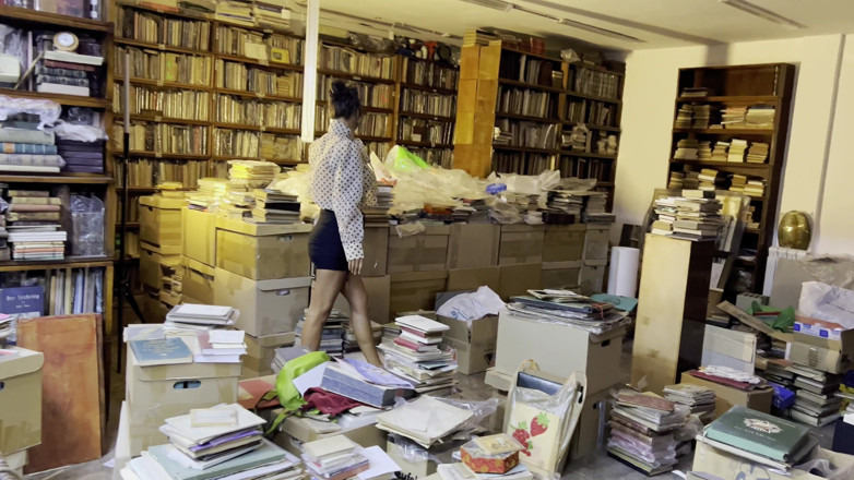 Monika Fox: La bibliotecaria monika fox si è scopata duramente il culo con...