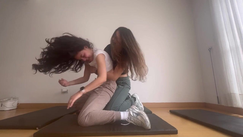 scarlettandc: Kadın güreşi ve lezbiyen oyunu