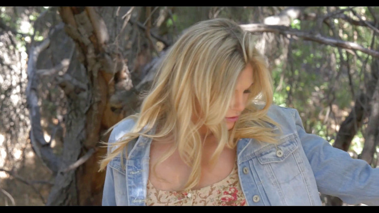 Leon Lambert Girls Twerk Parties CFNM: Юная блондинка чувственно мастурбирует в лесу под солнцем