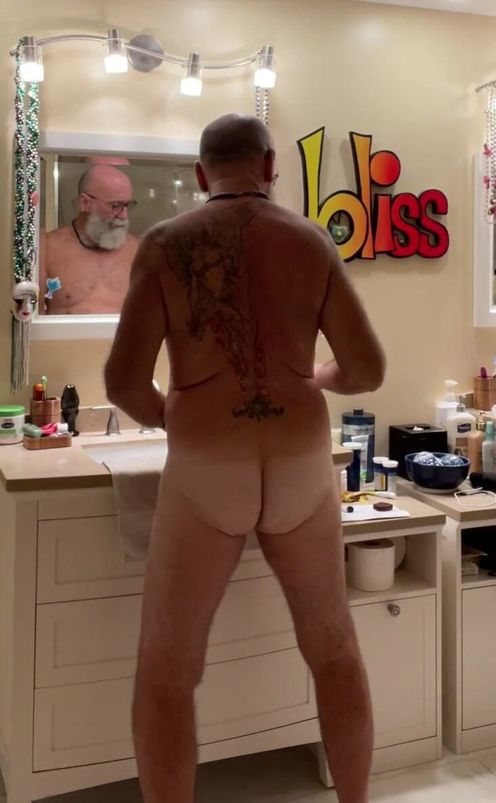 feedmedick: Sadece götüme bir şey lazım.