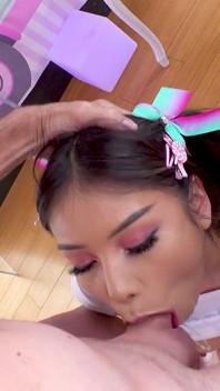 Sami Parker Châu Á dễ thương pov thổi kèn sâu vào họng và nuốt tinh