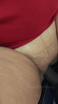 Riya si cewek hot dengan gaun merah pengen aku ngentot gaya doggy sambil meringis keenakan
