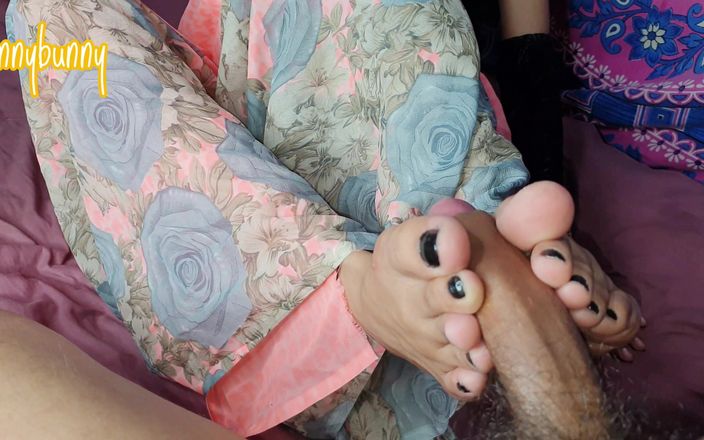 HunnyBunny: Сексуальна індійська дівчина в сарі вперше приймає член зведеного брата