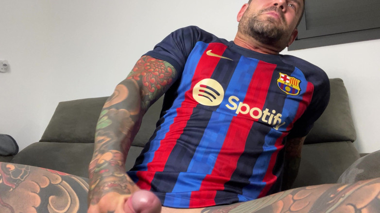 Juan Lucho Gay: Handsome Spaniard Jerks off in the Barça Shirt