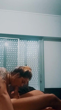 Üvey baba ve üvey kız kameraların arkasında. Gerçek bir porno videosu böyle yapılır.