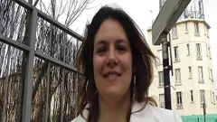 Orgie amateur avec une BBW à gros nichons qui se fait baiser sans limites