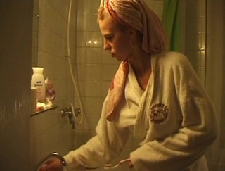 Flash Model Amateurs: Blonde with a crotch tattoo gets in the shower