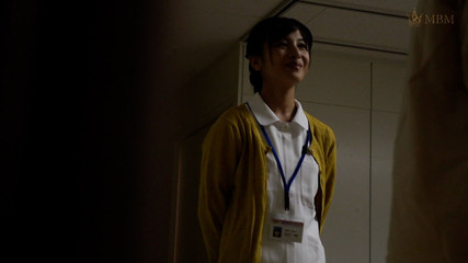 MBM3988: M913g05 a Married Woman Nurse Chatting with a Male Patient...