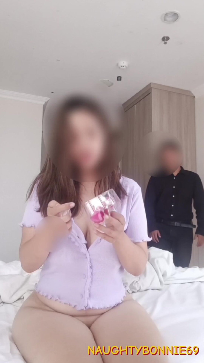 naughty bonnie: Lycklig kurir, han kom mitt i liveshowen