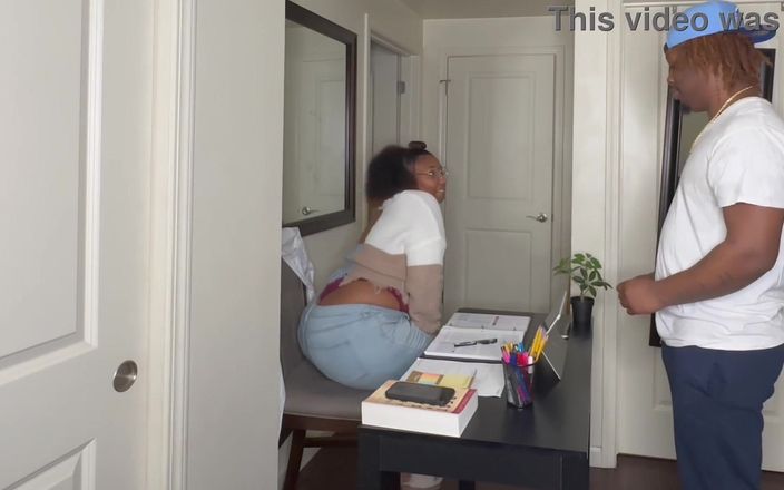Kendale: 대물 자지 인턴 Kendale과 함께하는 거대한 엉덩이의 Bossybbw Sugarbooty
