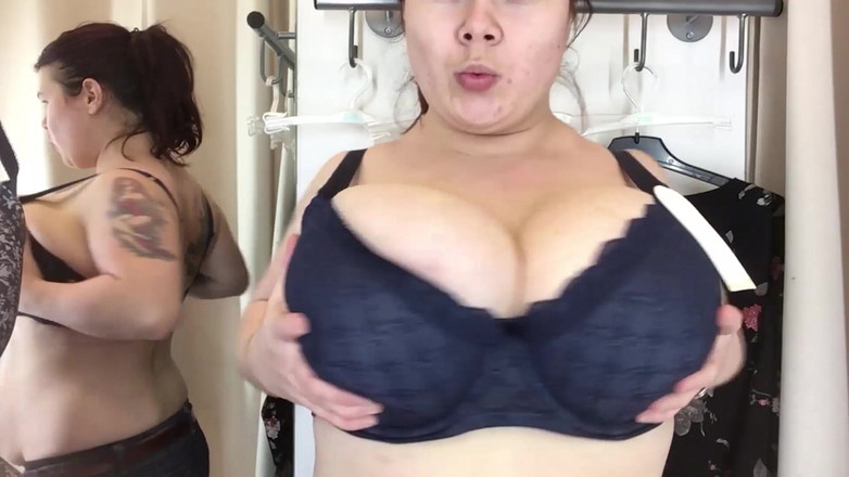 Roxanne Miller: Staniki w szatni, tryskać mlekiem