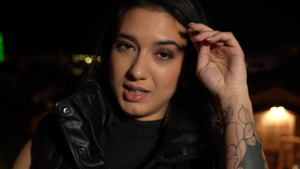 Jet sex prod: Marsilyalı genç bir kadın anal seksi test ediyor