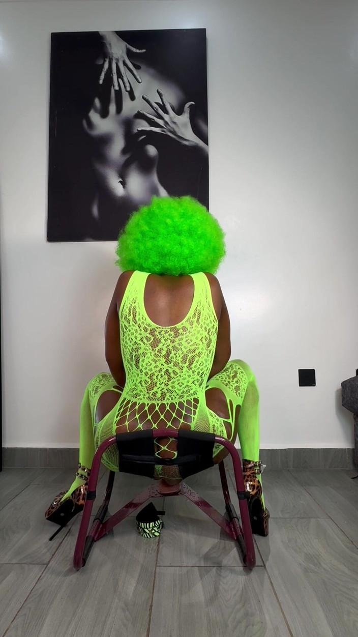 SEXXY-DAISY: Topuklu büyük bir yarağın üzerinde zıplayan çalışılmalı, ateşli asf