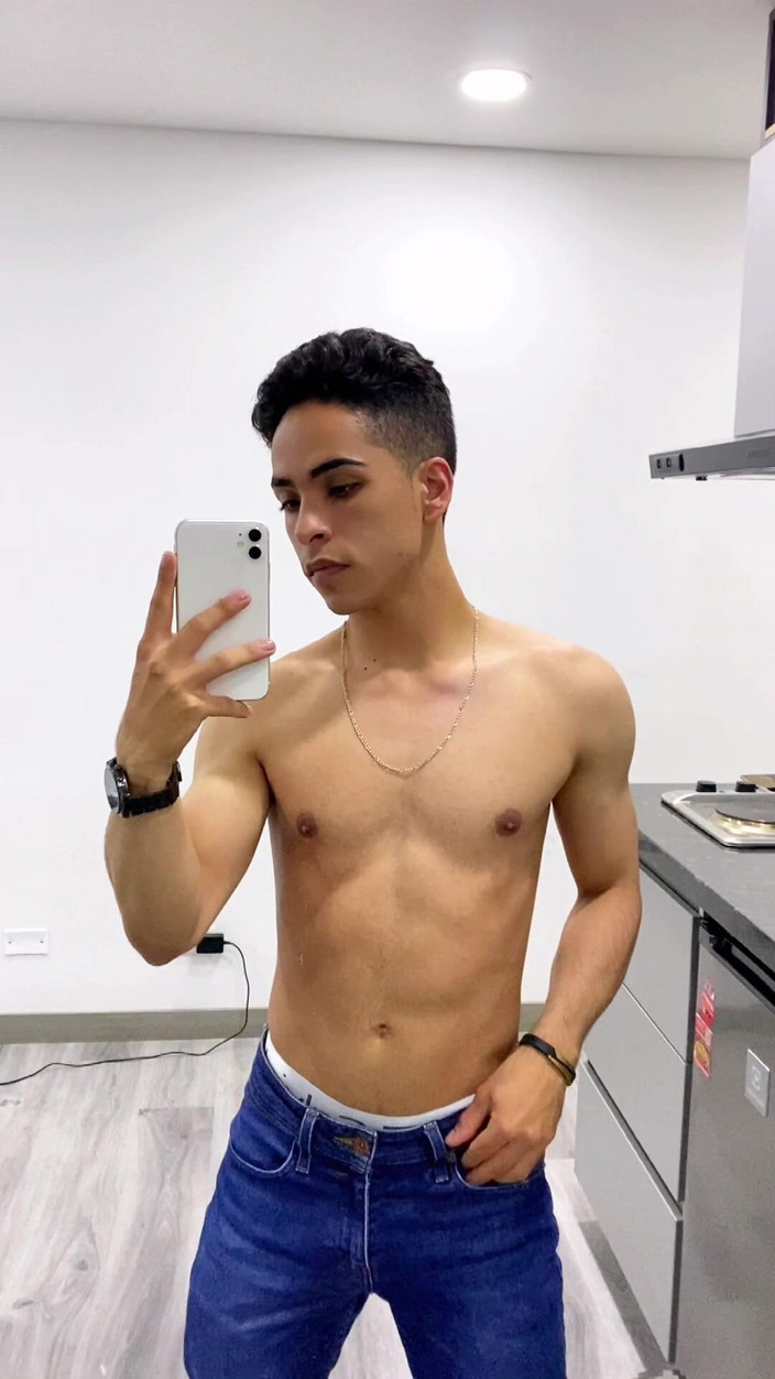 aodaboy: Cute Guy