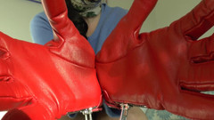 Lady Victoria Valente: Hari ini ialah hari cumshot anda! Menghidu Sarung Tangan Kulit...