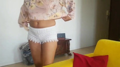 Emy1985: Salut tout le monde, je suis excitée de vouloir jouer