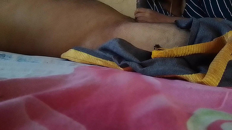 LEGSCOUPLE12: Massiert den penis ihres mannes mit ihrem mund