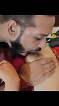 Tante seksi india dientot habis-habisan sampai mengerang keenakan