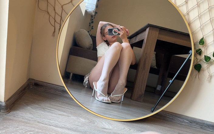 MilaPixie: Uwu Leggy Mirror Škádlení V Mém Roztomilém Oblečení