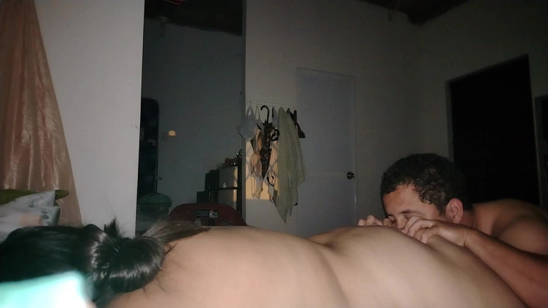 Stepmom_with_big_tits: Aku mergokin kalau aku mencium punggung ibu tiriku yang semok...