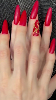 Minhas novas unhas longas vermelhas e dedos longos