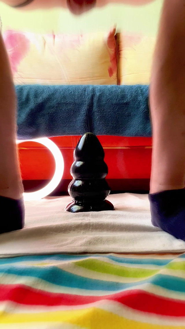 Femboy Amateur Rides a Big Toy (Meowbinary)