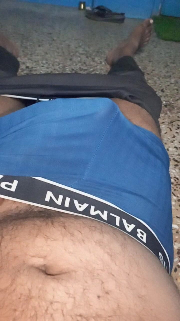 Hungry cliff: India tetona con besos gay chico al aire libre