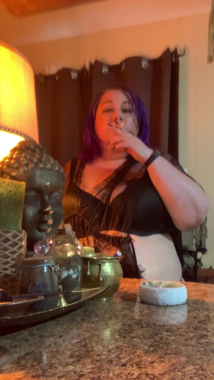 BlancaGirlBBW: Fuma con me