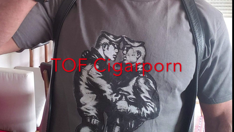 MusclesCigarsFFPig: Perokok Cerut Gaya Tof