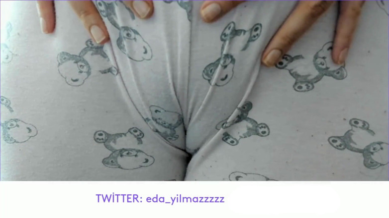 bigass_sexy_bigboobs: Figa gonfia- figa gonfia- figa gonfia- pigiama
