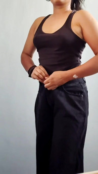 Bina Chehre Ke Bhi Meri Curves Aapka Din Bana Dengi. Poora Dekhne Ke Liye Subscribe Kare.
