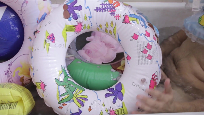 Inflatable Lovers: Bathroom with inflatables