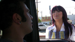 Femdom Sex: Iepuraș asiatic agățat la restaurantul fast-food