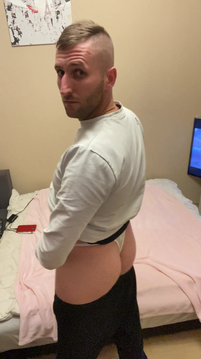 Barti Rede: În tanga lui albă și sexy