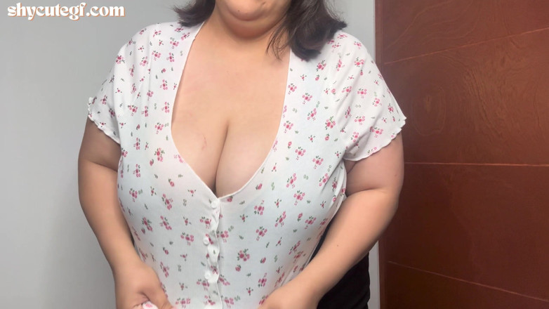 Isabelle Myers BBW: Tombul Striptiz Eve Göğüs ve Karnını Gösteriyor