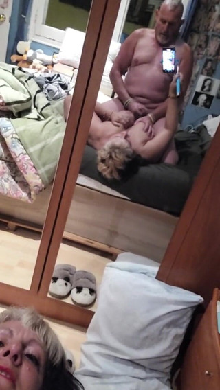 Lujuriosos: Sex prin oglindă!!
