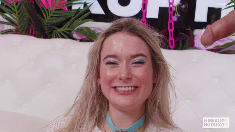 Hookup Hotshot: Uimitoarea Thea Summers nu se mai satură de sex oral...